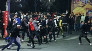 SURSE Opt persoane au fost reținute pentru 24 de ore în ancheta deschisă după violențele de la protestul de luni seară din București