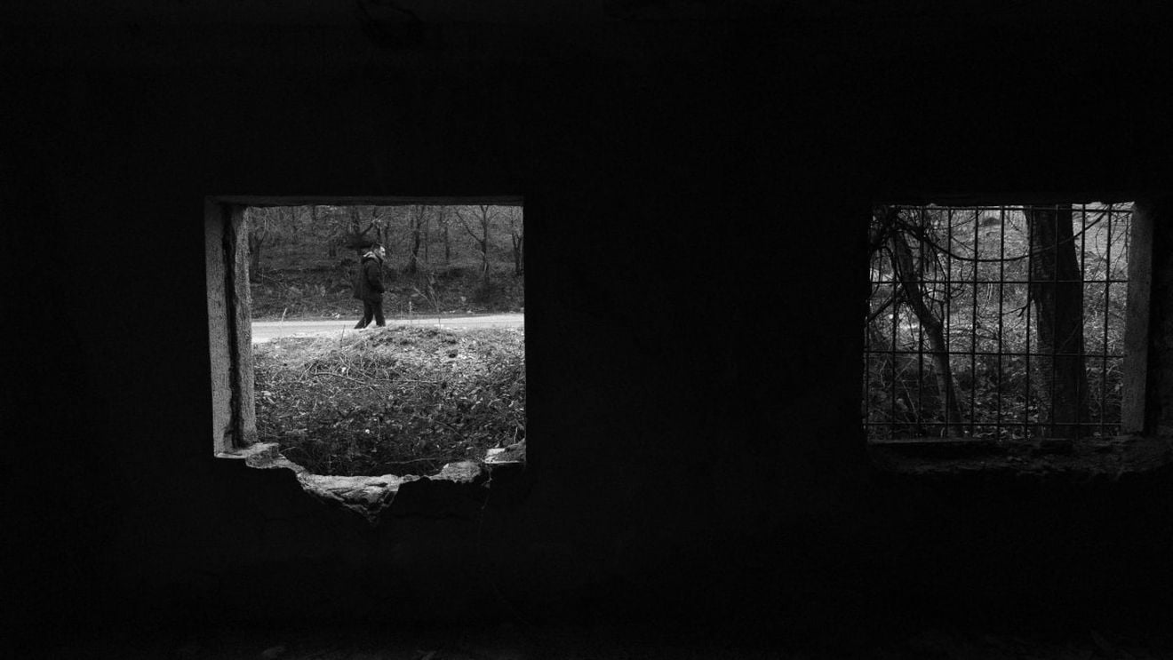 Drama albanezilor transformați de Kanun, codul de onoare medieval, în prizonieri în propria casă: Nici unul dintre noi nu poate părăsi casa. Cei doi nepoţei ai mei nu mai ies deloc, nici măcar pentru a se duce şcoală