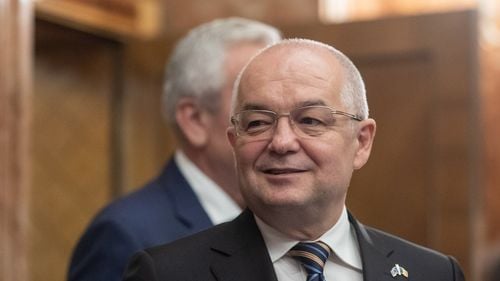 Emil Boc, mesaj de Ziua Europei şi cu ocazia Zilei Independenţei Naţionale a României: Sub steagul suveranismului se strecoară minciuna, manipularea, dispreţul faţă de valorile democratice