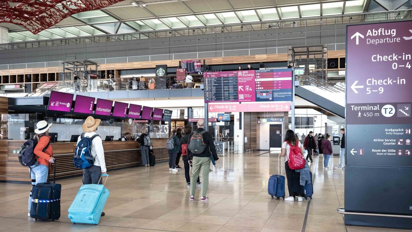 Aeroportul din Berlin anunță că joi nu vor fi plecări pentru pasageri din cauza grevei/ Protestul ar putea afecta și sosirile