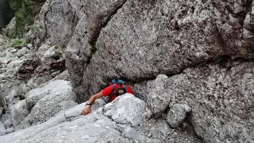 Doi alpinişti blocaţi în munţii Bucegi au fost recuperaţi de Salvamont / Intervenția a durat 5 ore / Au ratat traseul după ce și-au luat informațiile din mai multe surse, fiind induși în eroare