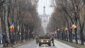 VIDEO Parada Militară de 1 Decembrie, circa 2.500 de militari au trecut pe sub Arcul de Triumf