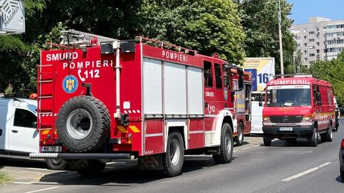 VIDEO: 90 de persoane evacuate dintr-un bloc din Capitală după detectarea unor scurgeri de gaz la o țeavă care face legătura cu imobilul