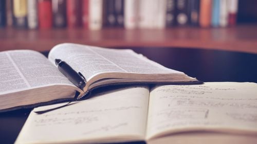 Titlul best-seller-ului „Zece negri mititei” de Agatha Christie a fost schimbat, pentru a elimina cuvântul „negri”