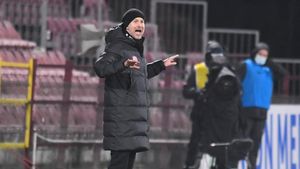 Edi Iordănescu spune că sunt şanse foarte mari să devină selecţionerul României. Stoichiţă: S-au pus la punct toate treburile. Marţi, acordul final
