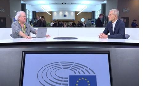 VIDEO Interviu Helmut Scholz, europarlamentar din partea partidului german Die Linke (Stânga): „La căderea Zidului m-am întrebat de ce am eșuat în tentativa de a crea o nouă societate” / „Stânga trebuie să fie critică față de Putin”