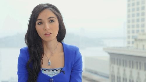 Cine este Hafize Gaye Erkan, prima femeie șefă a băncii centrale a Turciei. Ea trebuie să reducă o inflație mare și să restabilească politicile „raționale” în țară