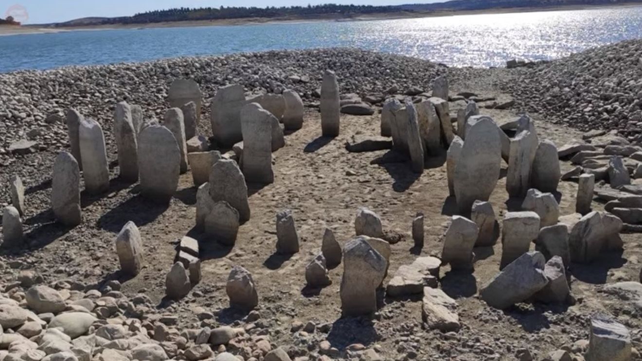 ”Stonehenge-ul spaniol” a ieșit la suprafață după ce lacul care îl acoperea a secat