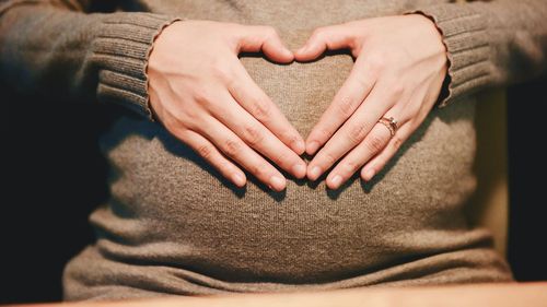 O italiancă de 33 de ani moare de cancer după ce a refuzat tratamentul pentru a naște / Femeia era sub tratament de cinci ani, când a rămas însărcinată