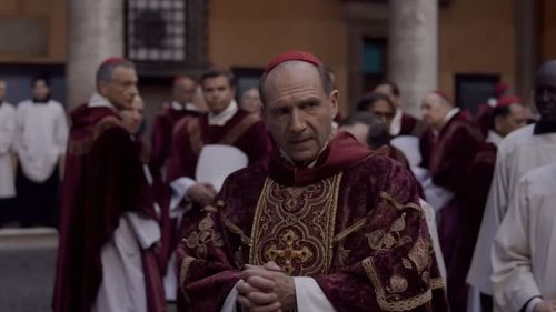 Papa Leon al XIV-lea a vizionat filmul Conclavul pentru a „ști cum să se comporte” la alegerea noului Papă
