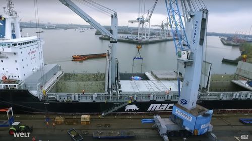 Olaf Scholz ar fi aprobat vânzarea unei părți din portul Hamburg către o companie chineză / Conglomeratul Cosco ar urma să cumpere 35% dintr-unul din cele trei terminale de containere ale portului