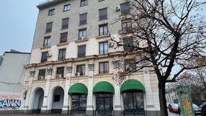 Bani pentru refacerea caselor memoriale, gărilor de patrimoniu şi a muzeelor în aer liber dintr-o taxă specială numită Timbrul Monumentelor Istorice instituită din 2007