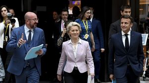 Von der Leyen, câștigătoarea Premiului International Charlemagne pentru unificarea europeană / Președinta Comisiei Europene, recompensată pentru „serviciile aduse unității statelor membre”