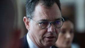 Ministrul Economiei, despre măsurile fiscale: TVA ar putea să rămână la nivel redus pentru anumite produse care afectează populaţia cu venituri mici/ El nu a putut preciza dacă TVA va fi de 9% sau 5% în aceste cazuri