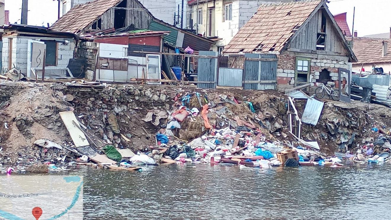 Someșul, în apropiere de Cluj Napoca, sufocat de gunoaie / Primarul din Florești: 975 de tone de deșeuri au fost scoase din râu anul trecut 