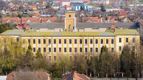 Răzbunarea istoriei: Sediul celebrei fabrici de țigări ”Carpați” din Sfântu Gheorghe e cumpărat de primărie cu aproape 5 milioane de euro și transformat în palat al copiilor