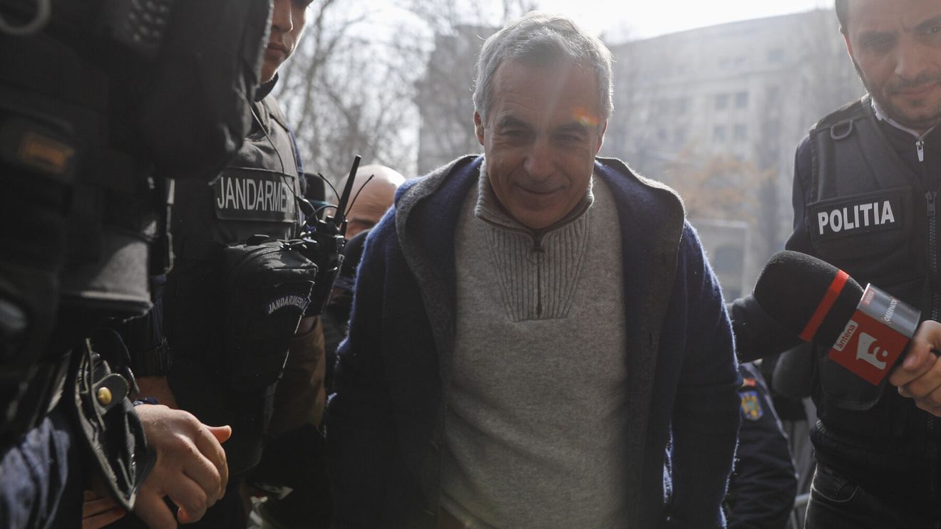 BREAKING Călin Georgescu, pus sub control judiciar de procurori. E cercetat în trei dosare penale: instigare la acțiuni împotriva ordinii constituționale, sprijin pentru organizații fasciste și fals în declarații privind finanțarea campaniei electorale / Sute de susținători au protestat la Parchet / Elon Musk, val de postări critice