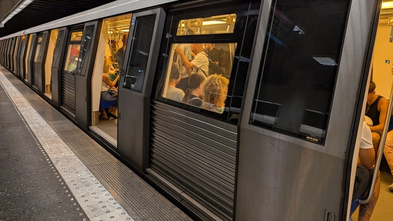Metrorex anunţă modificări în circulaţia trenurilor de metrou pe Magistrala 4 Gara de Nord 2 – Străuleşti, ca urmare a lucrărilor la Magistrala 6 spre Otopeni / Pasagerii vor fi transbordaţi la staţia Jiului