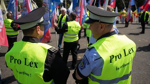 Polițiștii ies în stradă: sindicaliştii din MAI vor picheta marţi sediul instituţiei / Se cere inclusiv acordarea de asistenţă juridică gratuită poliţiştilor ultragiaţi