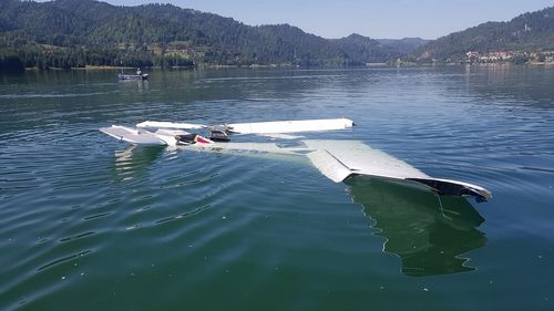 BREAKING Un aparat de zbor de mici dimensiuni s-a prăbușit în Lacul Colibița: pilotul a decedat