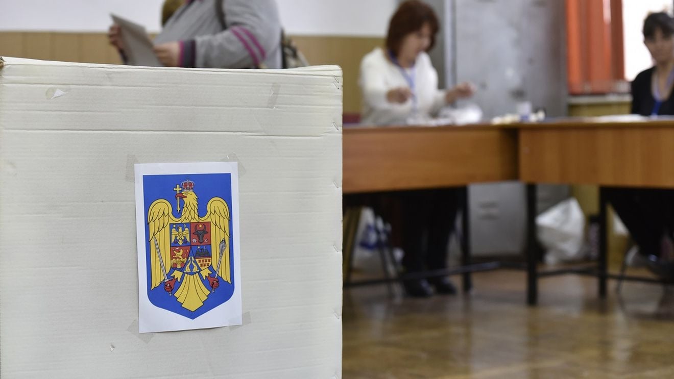 Ministerul de Interne: Polițiștii efectuează cercetări cu privire la săvârșirea a 165 de infracțiuni săvârșite de la începerea procesului de vot/ Dosare penale pentru buletine de vot gata ștampilate, voturi cumpărate, fraude la vot