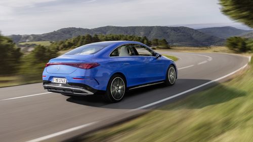 Vânzările autoturismelor de lux sunt în scădere, din cauza tarifelor impuse de Trump / Mercedes-Benz și Jaguar Land Rover au vândut cu aproximativ 10% mai puține vehicule