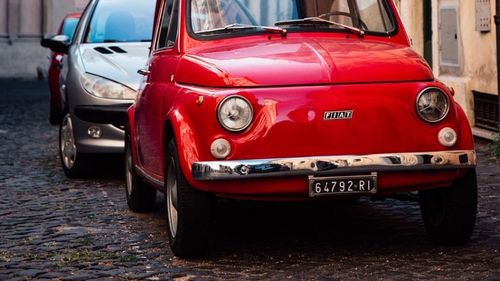 Copilul de 4 ani al unor români a murit în Italia după ce a stat mai multe ore în mașina familiei / Se aflau în vacanță, iar copilul s-ar fi jucat în autoturism în timp ce părinții se odihneau