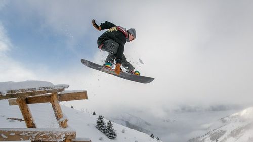 Centru de pregătire pentru sporturi extreme deschis la Miercurea Ciuc cu finanțarea guvernului Ungariei. Tinerii vor putea practica snowboard, skateboard, BMX, cățărare