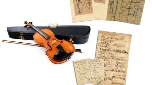 Ministrul Culturii despre licitația Enescu: Trebuie să ne lămurim cât de autentice sunt acele obiecte. Vioara nu este Guarnieri, ci tip Guarnieri