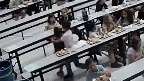 VIDEO Un băiat de 8 ani și-a salvat colegul de clasă cu ajutorul manevrei Heimlich, în Arizona
