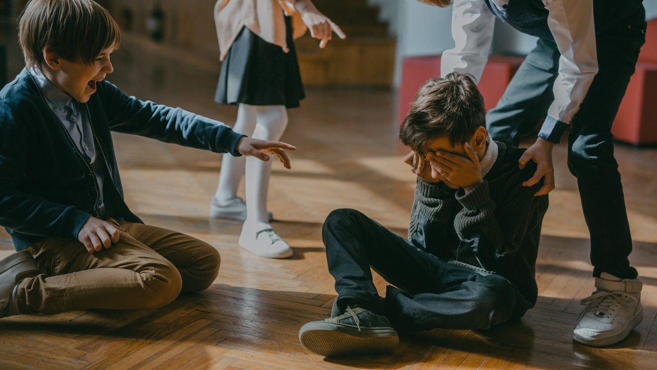 Unu din zece elevi nu ar vorbi cu nimeni dacă ar observa un caz de abuz - studiu World Vision România/ Planul naţional de combatere a abuzului în şcoli nu oferă soluţii concrete pentru problema subraportării cazurilor