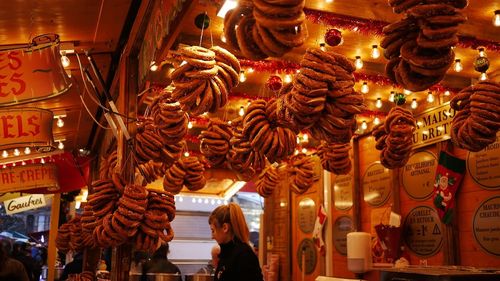 Scrisoare a tinerilor din Iași către Guvern: Creșteți alocările pentru tineret de la echivalentul unui covrig, în prezent, la 10 euro de persoană