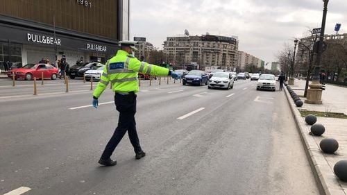 SURSE Un șofer aflat sub influența băuturilor alcoolice nu a oprit la semnalul polițistului, iar mașina pe care o conducea a acroșat un alt autoturism / Polițistul și o altă persoană, rănite în incidentul din Sectorul 5 al Capitalei