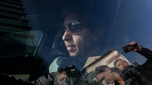 Dan Diaconescu rămâne sub control judiciar / A fost menținută obligaţia de a nu părăsi ţara / E acuzat de act sexual cu un minor şi folosirea prostituţiei infantile