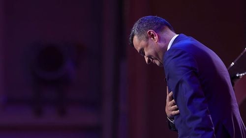 LIVE Sorin Grindeanu, candidat-unic, a fost ales noul președinte PSD / Atac dur la Bolojan: ”Se dă șpagă milioane de euro pentru audiențe la nivel înalt” / Băluță: ”Nu candidez ca să urc mai sus, ci mai adânc” / Firea, replici acide la șefii PSD / Discursuri inspirate din retorica AUR