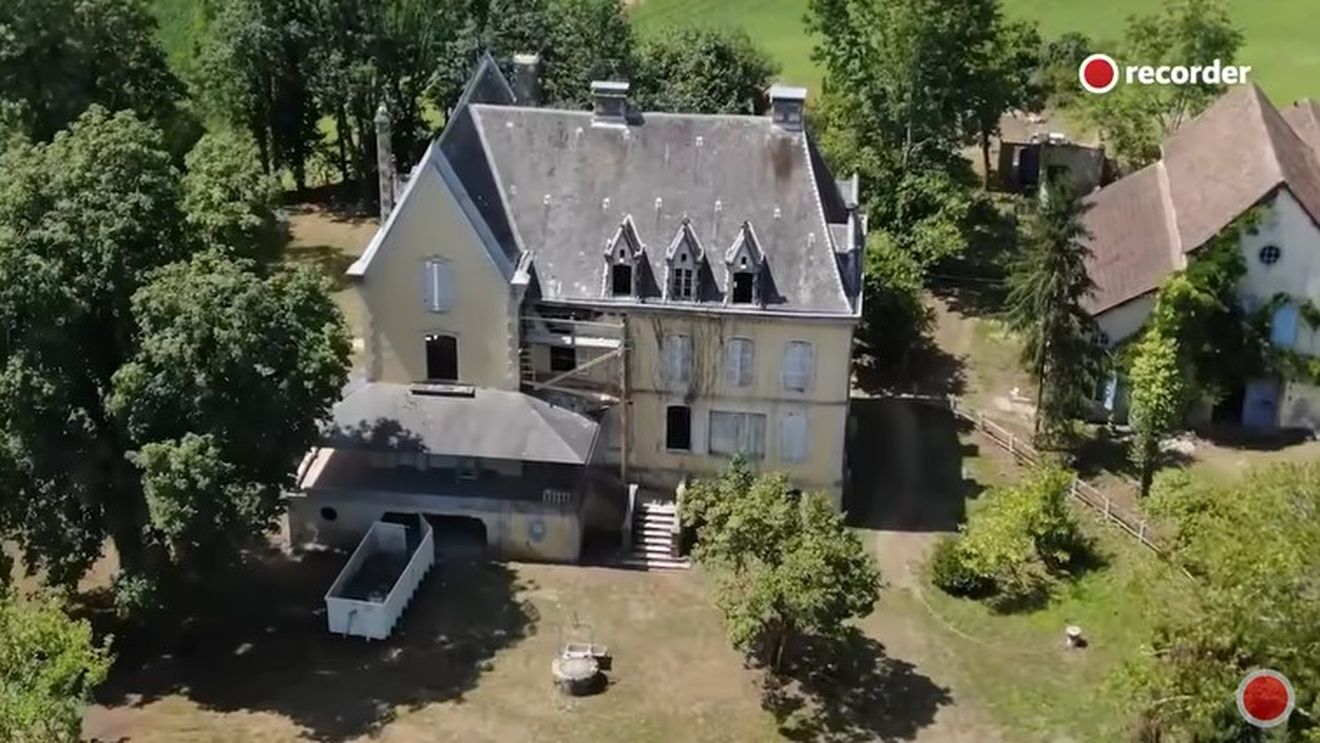 Judecătorii mențin sechestrul pe castelul din Franța deținut de Beniamin Gonț, în dosarul primarului din Sinaia, Vlad Oprea, aflat în arest preventiv 