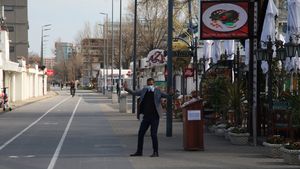 GALERIE FOTO Cum arată stațiunea Mamaia înainte de Paște: Mai curat decât anii trecuți, distanțare fizică și plaje lățite cu 150 metri