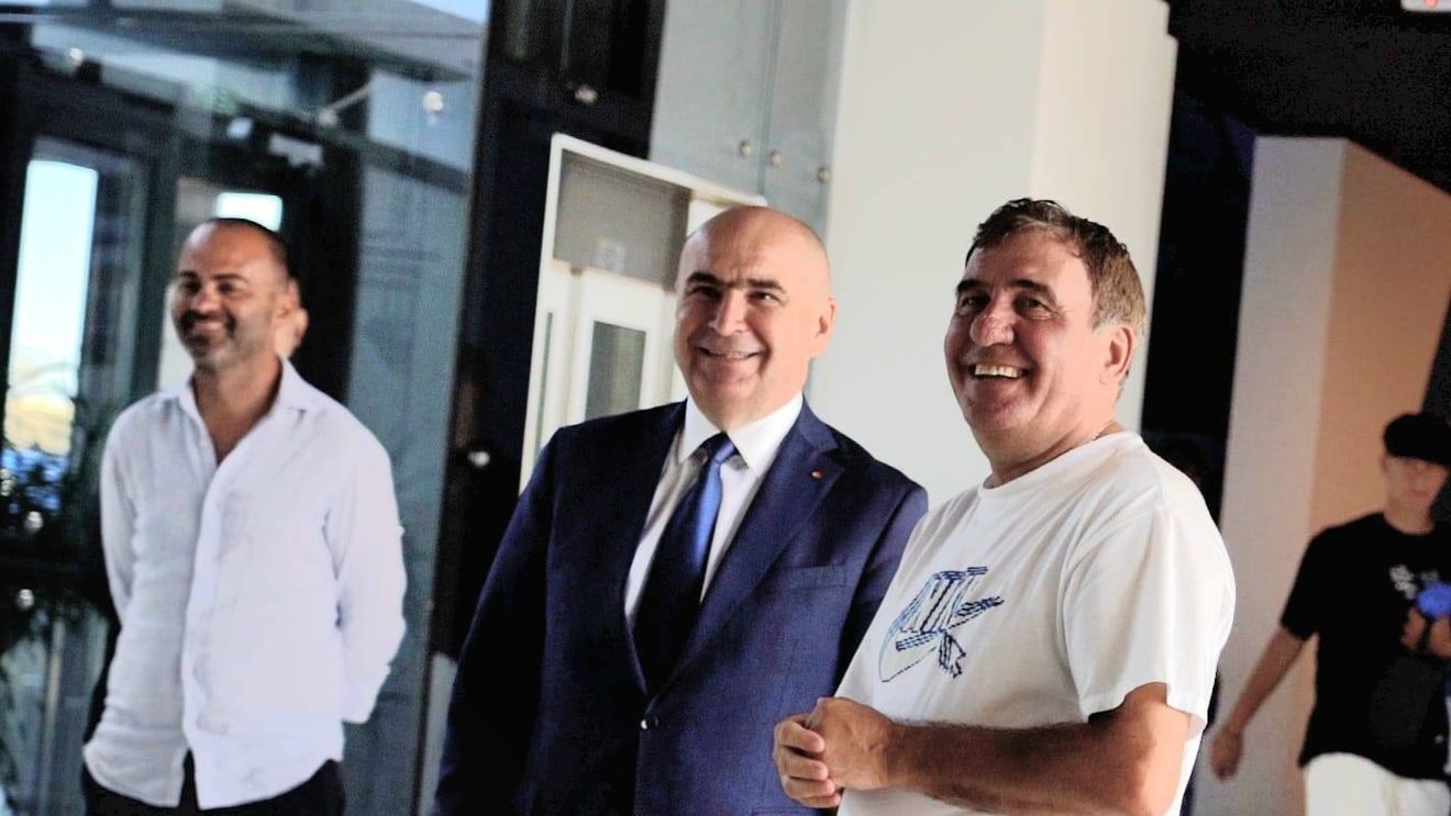 Ilie Bolojan a vizitat Academia Hagi / Premierul a fost prezent și la Ziua Marinei