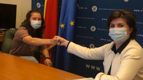 Monica Anisie, ministru al Educației și profesoară de română, se mândrește cu recomandarea oferită unei foste eleve care vrea să plece din țară / Tânăra “va face lucruri mărețe” ca cercetător în genetică, după studii în America