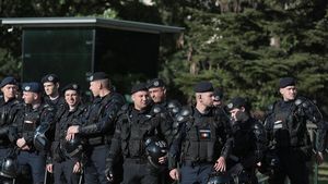 Jandarmeria, după România – Kosovo: 13 spectatori au fost amendați cu 5.400 de lei, în total / 9 suporteri au primit interdicția de a asista la un meci pentru o perioadă între șase luni și un an