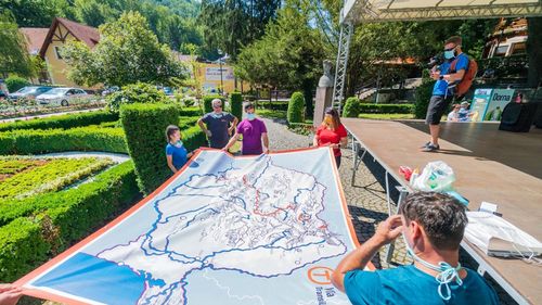 FOTO Soluții alternative de vacanță: Traseul Via Transilvanica, "Camino de România", ajunge la kilometrul 1.000 / Imagini cu drumul de vis care a costat până acum 1,5 milioane de euro