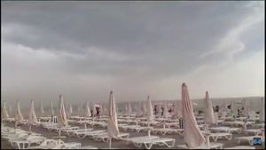 Cod galben de furtună la Constanța, în următoarea oră