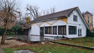 Primăria Oradea cumpără cu 120.000 euro o clădire din Parcul Bălcescu pe care trebuia să o obțină gratis, pentru a o demola / În imobil a funcționat un restaurant.