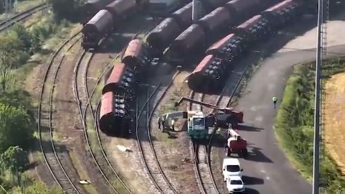 Toate cele șapte vagoane ale unui tren, cântărind 22 de tone fiecare, au fost răsturnate de o tornadă în Italia