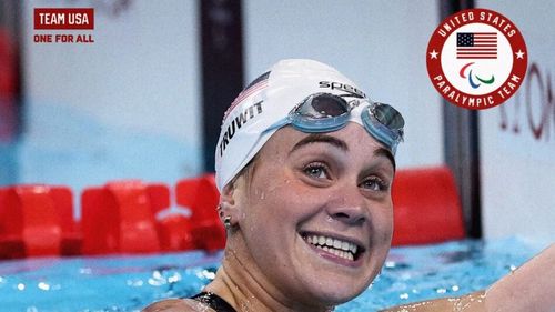 Ali Truwit a câștigat argintul la înot paralimpic la doar 16 luni după amputarea piciorului, în urma atacului unui rechin