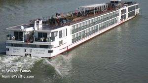 Nava „Viking Rinda” cu 166 de turişti la bord, majoritatea americani, escală în portul Constanţa / Nava deschide sezonul de croaziere