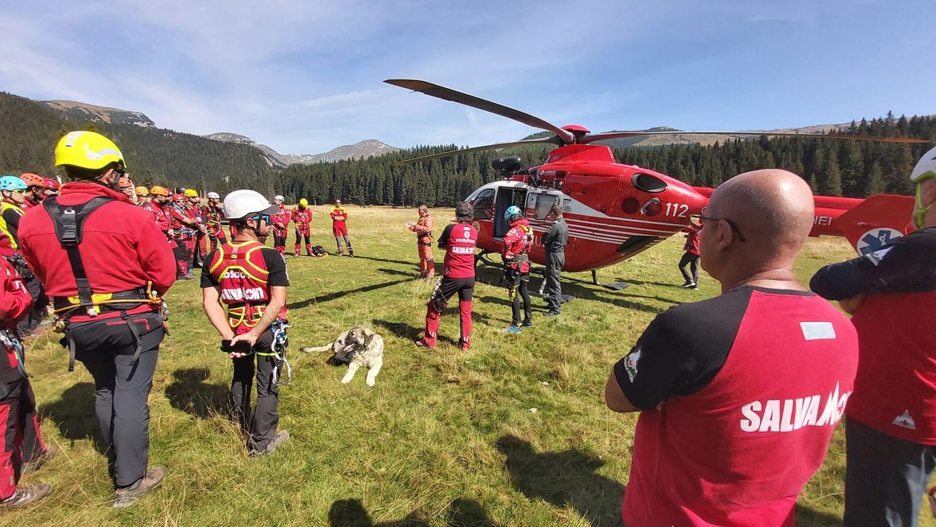 UPDATE O persoană a căzut aproximativ 70 de metri în Munții Făgăraș, în zona lanţurilor spre Vârful Lăiţel / O femeie a căzut de asemenea, tot într-o zonă muntoasă din județul Argeș /Ambele victime au fost salvate