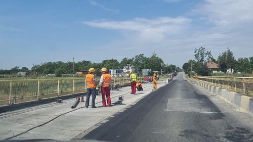 FOTO Reabilitarea DN6 între Alexandria și Craiova, realizată în proporție de 35% la un an de la începerea lucrărilor/ Un secretar de stat în Transporturi spune că partea carosabilă va fi gata până la sfârșitul anului