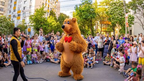 „Străzi Deschise - Bucureşti, Promenadă urbană”: Spectacol de animaţie, show-uri de acrobaţie şi expoziţii, în weekend