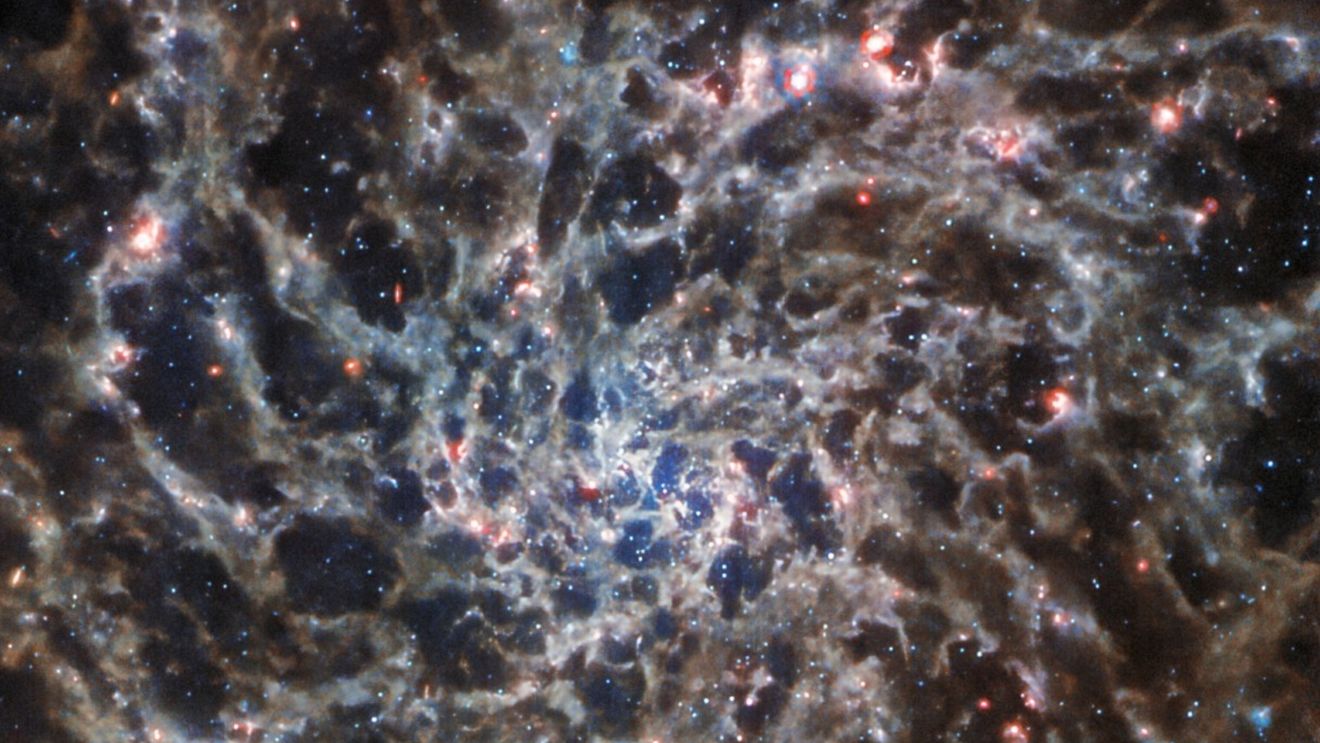 Universul se extinde într-un ritm neaşteptat de rapid, confirmă datele obţinute de telescopul James Webb